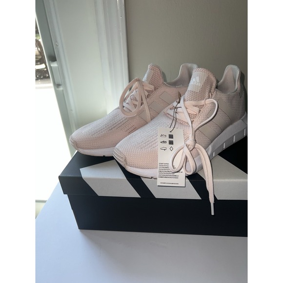NEW Adidas Swift Run 1.0 Wonder Quartz Cloud White Sneaker IE7478 Womens Size 9 - Picture 1 of 5